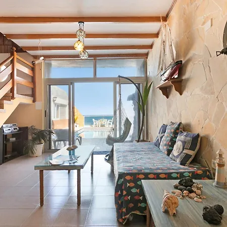 Seaside House With Heated Pool Semesterbostad *
