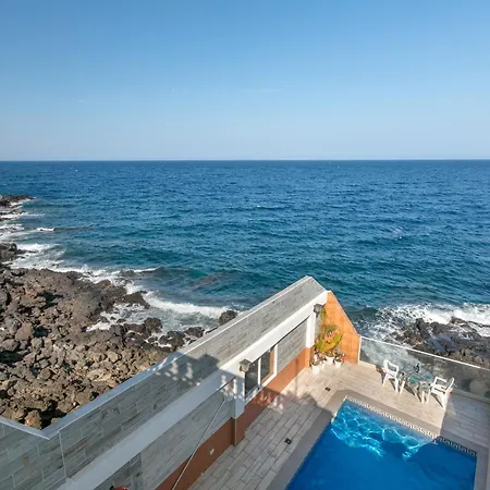 Seaside House With Heated Pool Ferienhaus *