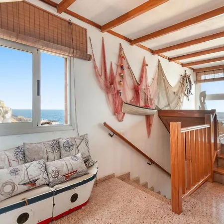 Semesterbostad Seaside House With Heated Pool *