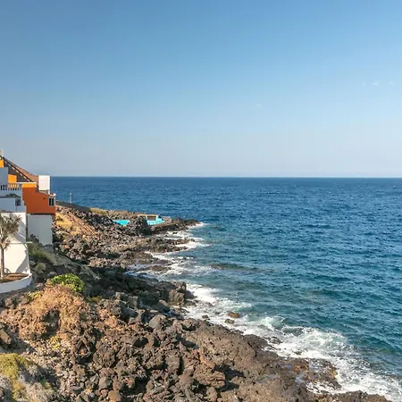 Seaside House With Heated Pool Semesterbostad