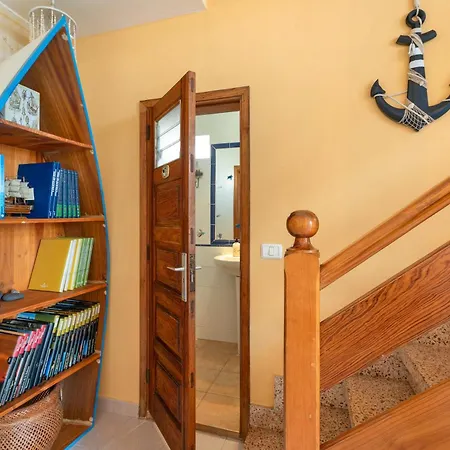 Vakantiehuis Seaside House With Heated Pool