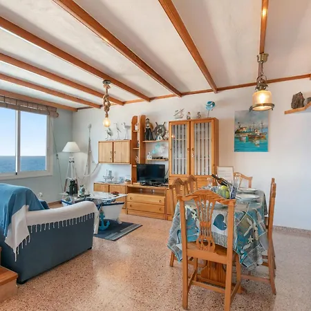 Seaside House With Heated Pool Vakantiehuis *