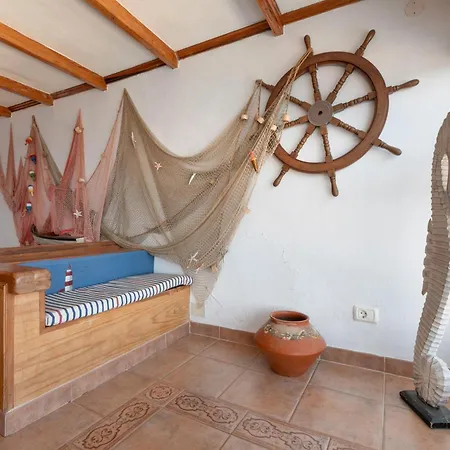 Seaside House With Heated Pool Vakantiehuis *